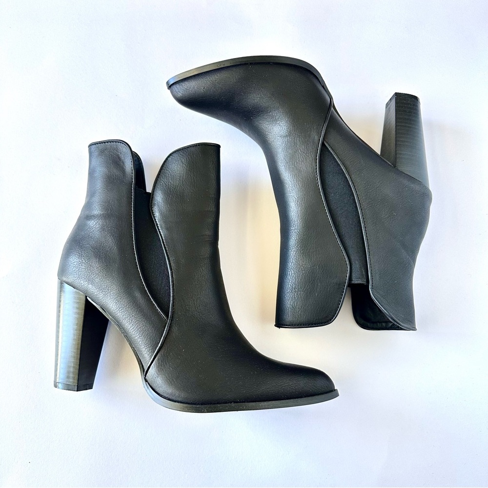 Penny loves Kenny Elegant Black Ankle Boots
Approximately 3.5 Inches